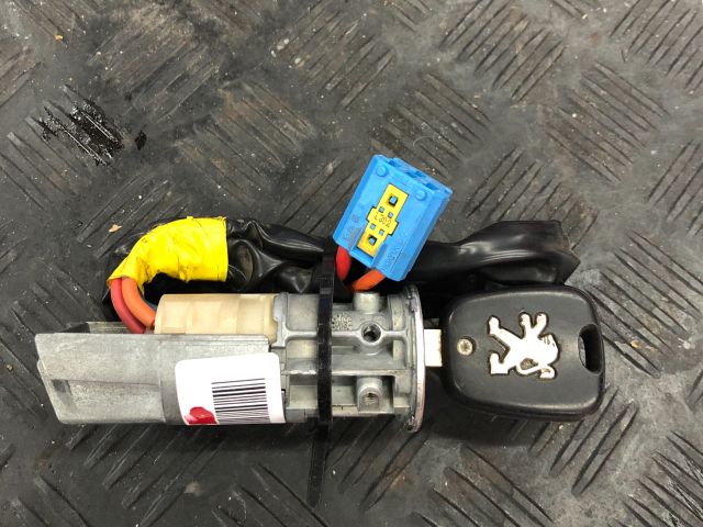 bontott PEUGEOT 206 Gyújtáskapcsoló Házzal