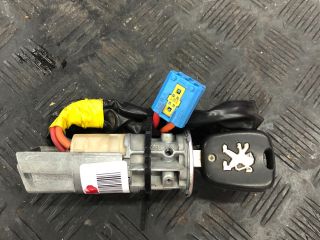 bontott PEUGEOT 206 Gyújtáskapcsoló Házzal