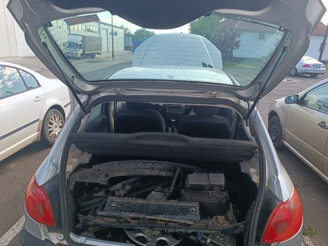 bontott PEUGEOT 206 Hátsó középső Biztonsági Öv Csat