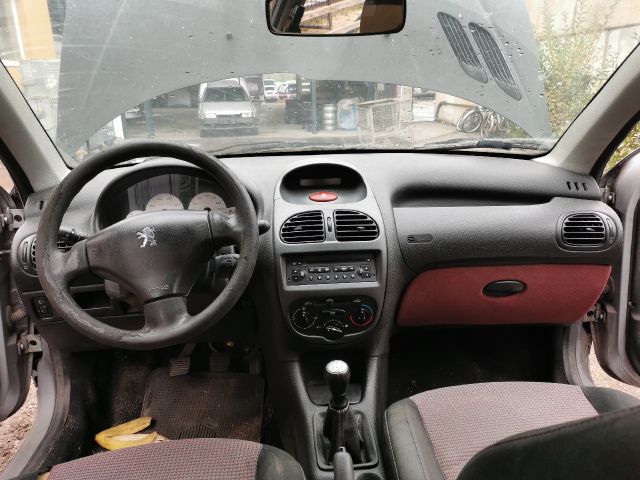 bontott PEUGEOT 206 Hátsó középső Fejtámla