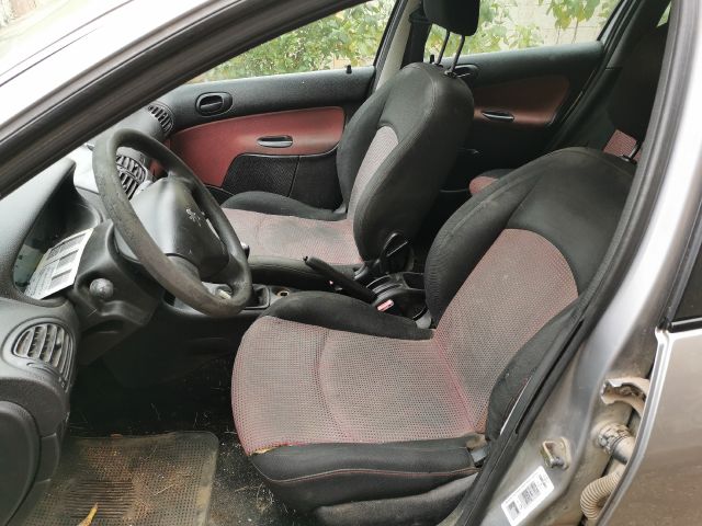 bontott PEUGEOT 206 Hátsó középső Fejtámla