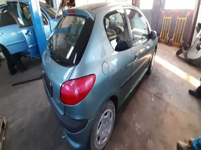 bontott PEUGEOT 206 Hátsó Lámpa Középső