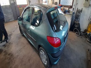 bontott PEUGEOT 206 Hátsó Lámpa Középső