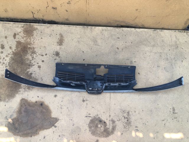 bontott PEUGEOT 206 Hűtőrács