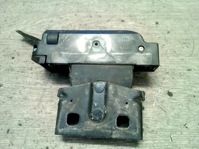 bontott PEUGEOT 206 Jobb Csomagtérajtó Zárszerkezet