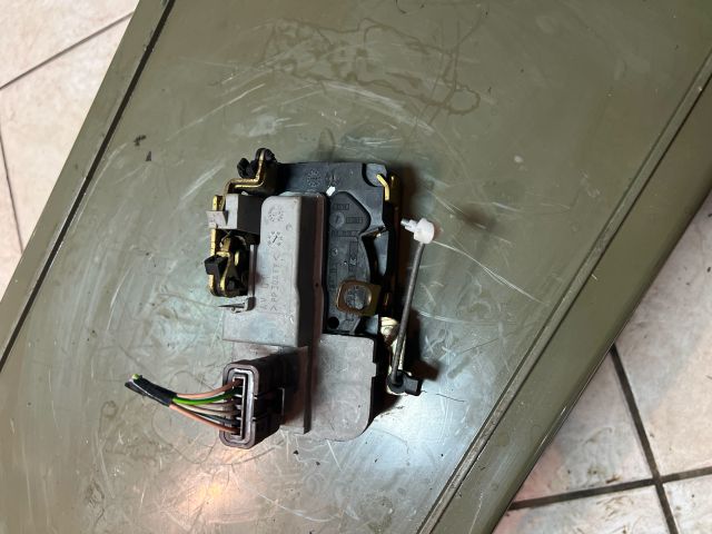 bontott PEUGEOT 206 Jobb első Ajtózár