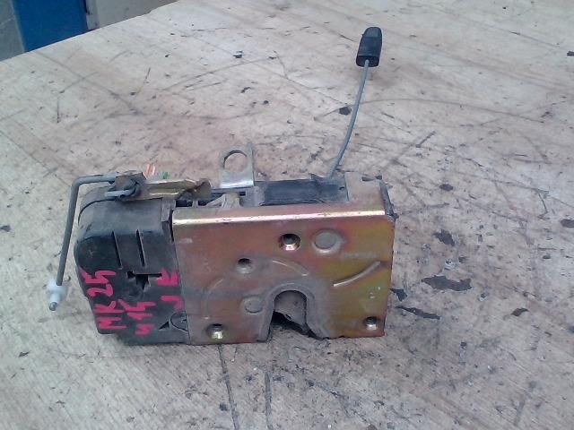 bontott PEUGEOT 206 Jobb első Ajtózár