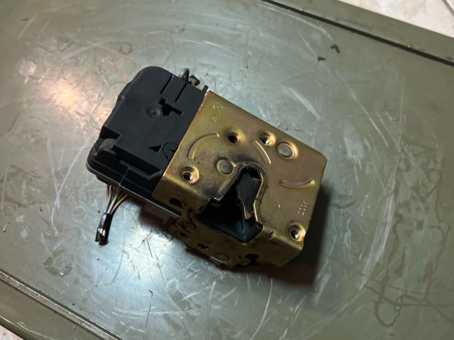 bontott PEUGEOT 206 Jobb első Ajtózár