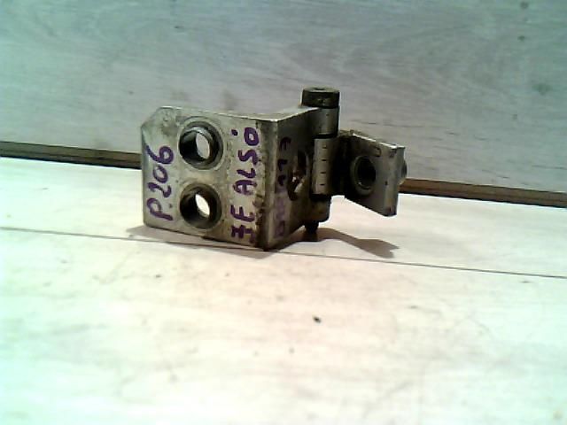 bontott PEUGEOT 206 Jobb első Alsó Zsanér