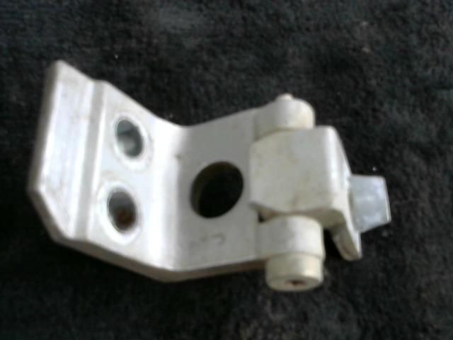 bontott PEUGEOT 206 Jobb első Alsó Zsanér