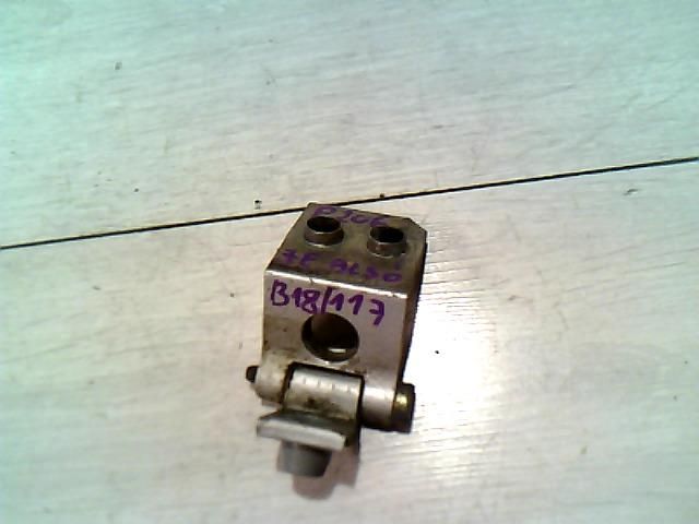 bontott PEUGEOT 206 Jobb első Alsó Zsanér