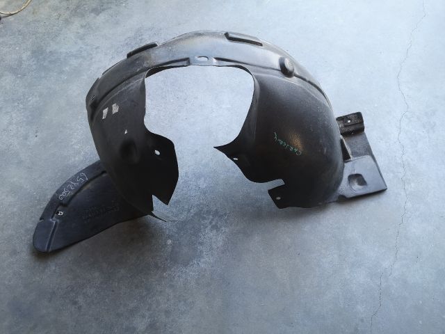 bontott PEUGEOT 206 Jobb első Dobbetét (Kerékjárati, Műanyag)