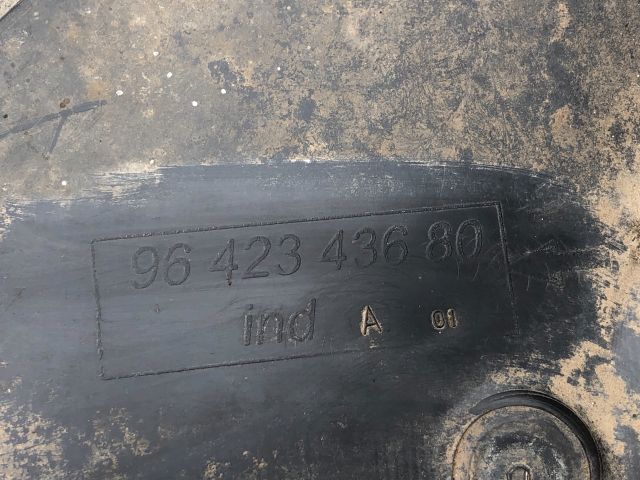 bontott PEUGEOT 206 Jobb első Dobbetét (Kerékjárati, Műanyag)