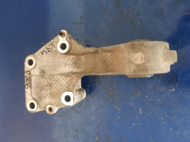 bontott PEUGEOT 206 Jobb első Féltengely Tartó