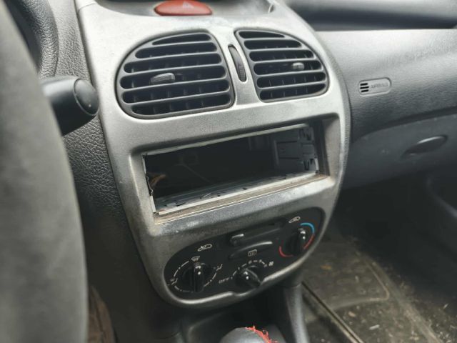 bontott PEUGEOT 206 Jobb első Sárvédő