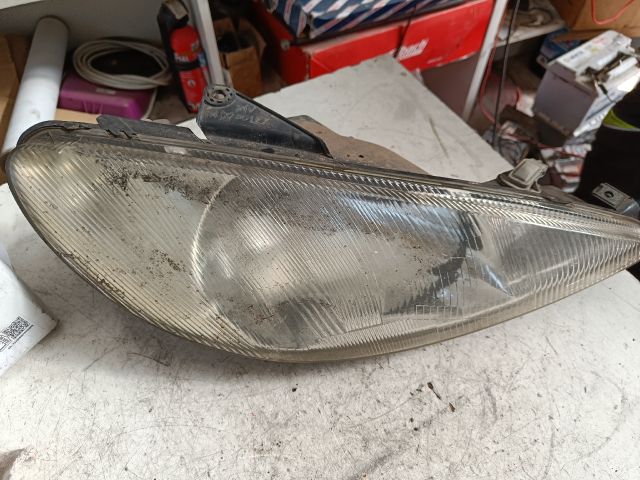bontott PEUGEOT 206 Jobb Fényszóró