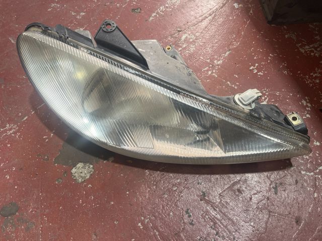 bontott PEUGEOT 206 Jobb Fényszóró