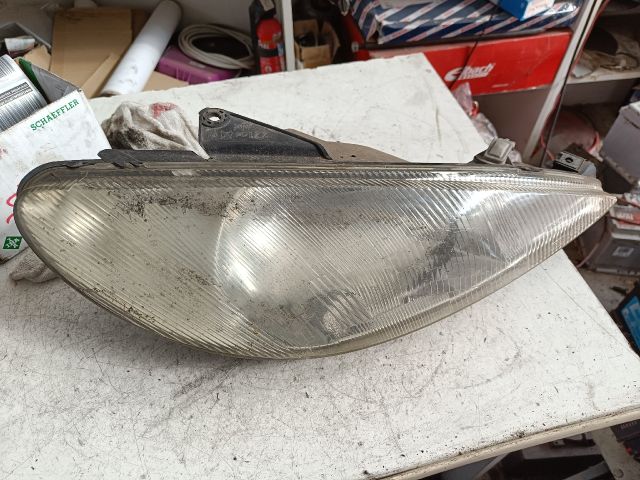 bontott PEUGEOT 206 Jobb Fényszóró