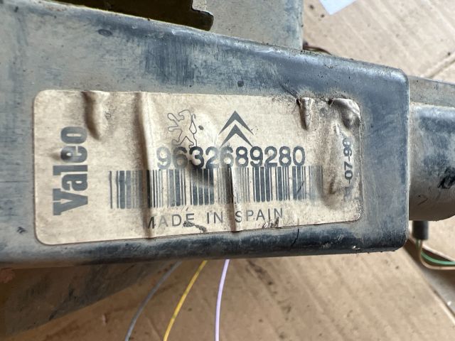 bontott PEUGEOT 206 Jobb Fényszóró