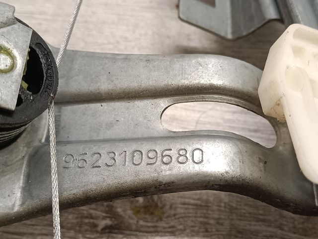 bontott PEUGEOT 206 Jobb hátsó Ablakemelő Szerkezet (Mechanikus)