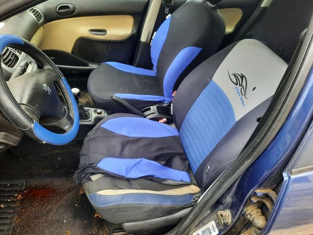 bontott PEUGEOT 206 Jobb hátsó Fejtámla