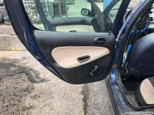 bontott PEUGEOT 206 Jobb hátsó Fejtámla