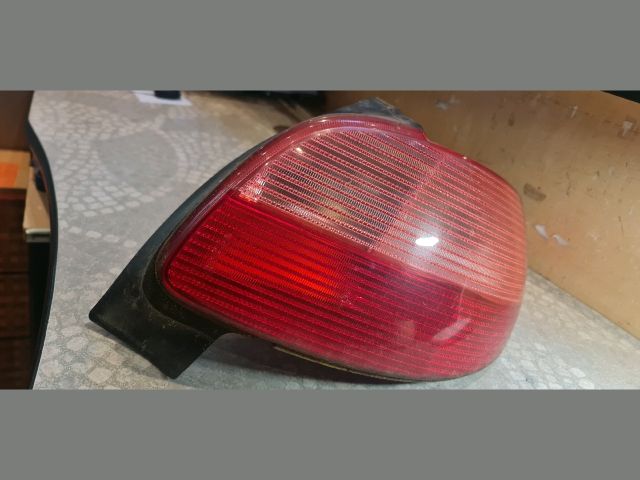 bontott PEUGEOT 206 Jobb Hátsó Lámpa