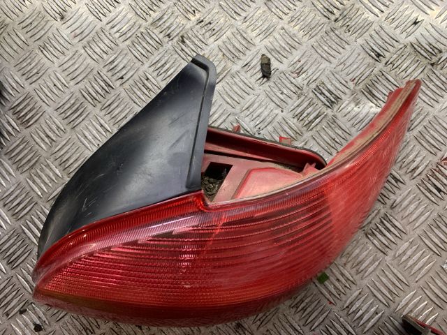 bontott PEUGEOT 206 Jobb Hátsó Lámpa