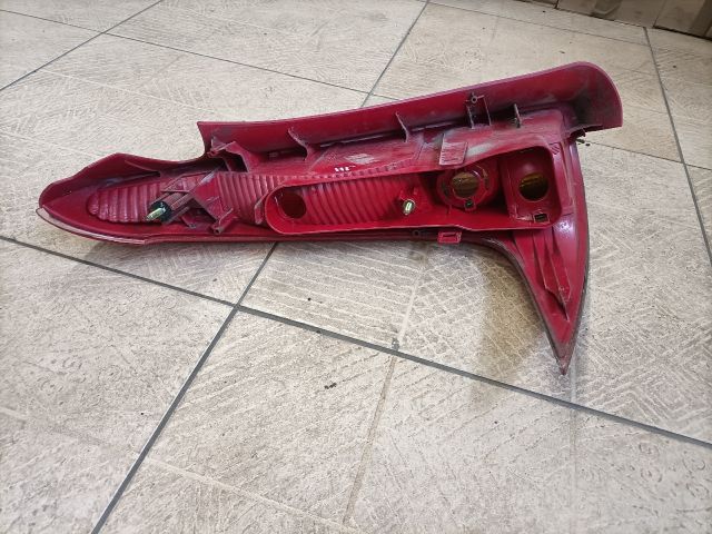 bontott PEUGEOT 206 Jobb Hátsó Lámpa