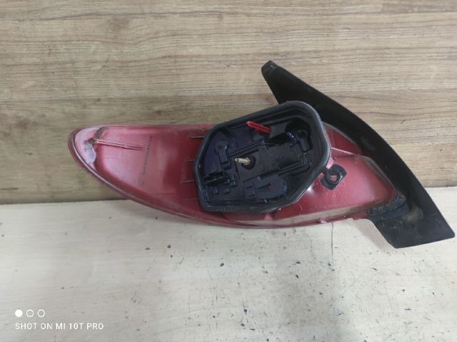 bontott PEUGEOT 206 Jobb Hátsó Lámpa