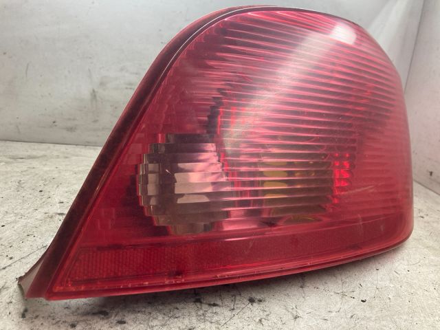 bontott PEUGEOT 206 Jobb Hátsó Lámpa