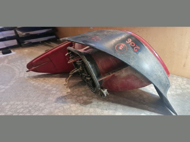 bontott PEUGEOT 206 Jobb Hátsó Lámpa
