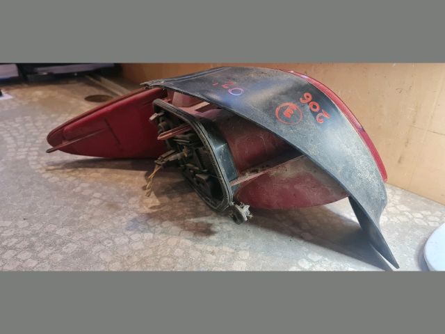 bontott PEUGEOT 206 Jobb Hátsó Lámpa
