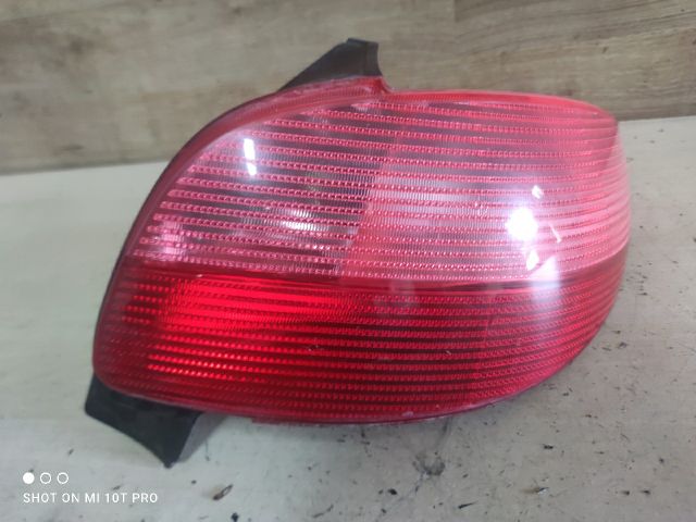 bontott PEUGEOT 206 Jobb Hátsó Lámpa