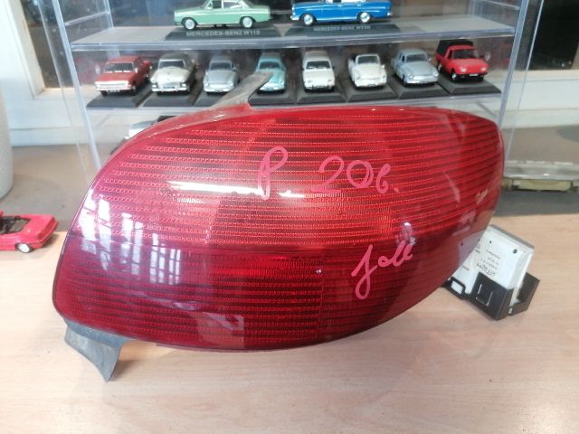 bontott PEUGEOT 206 Jobb Hátsó Lámpa