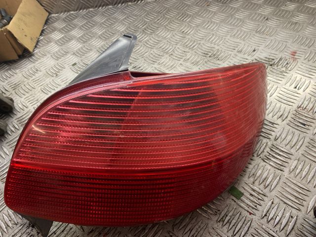 bontott PEUGEOT 206 Jobb Hátsó Lámpa