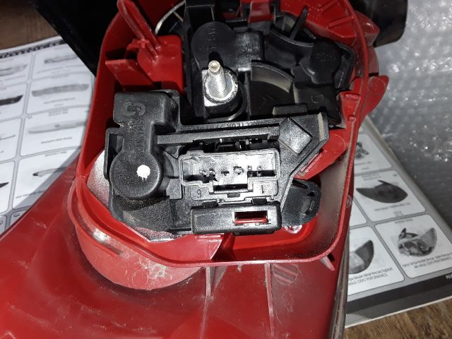 bontott PEUGEOT 206 Jobb Hátsó Lámpa