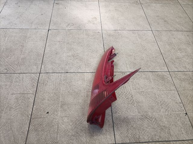 bontott PEUGEOT 206 Jobb Hátsó Lámpa