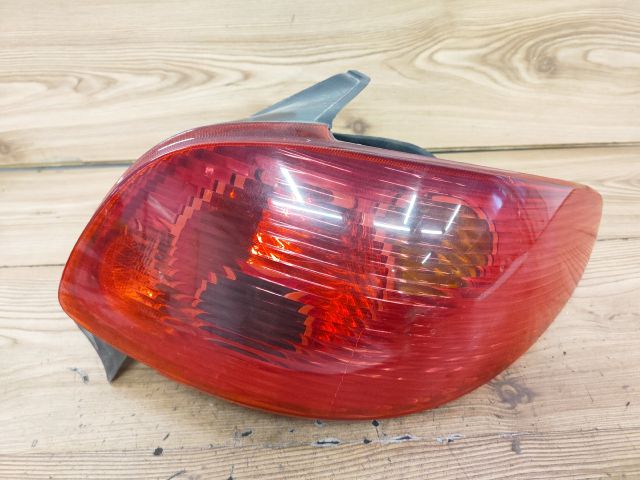 bontott PEUGEOT 206 Jobb Hátsó Lámpa