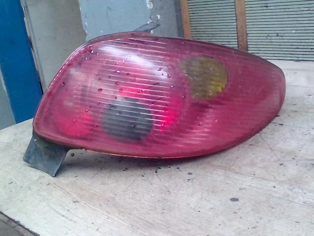 bontott PEUGEOT 206 Jobb Hátsó Lámpa
