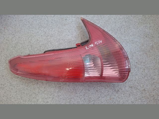 bontott PEUGEOT 206 Jobb Hátsó Lámpa