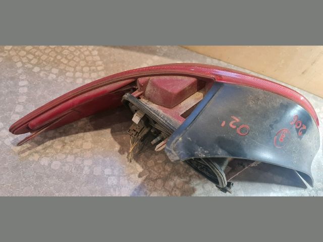 bontott PEUGEOT 206 Jobb Hátsó Lámpa