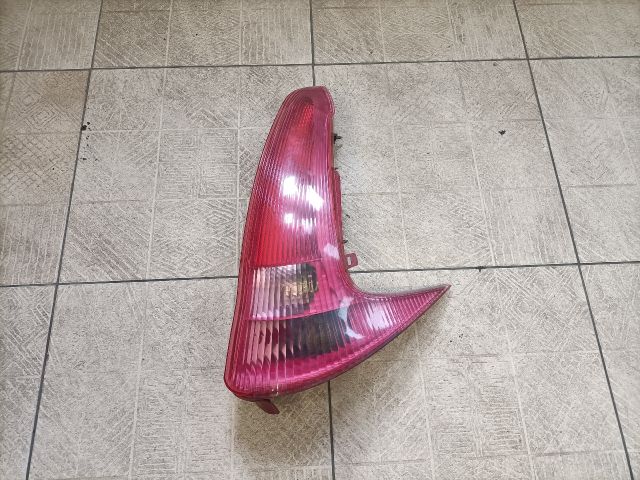 bontott PEUGEOT 206 Jobb Hátsó Lámpa