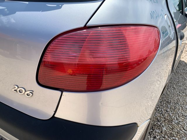 bontott PEUGEOT 206 Jobb Hátsó Lámpa
