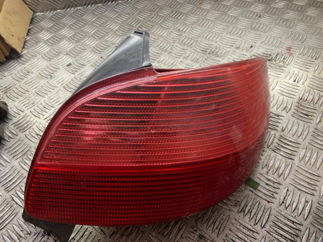 bontott PEUGEOT 206 Jobb Hátsó Lámpa