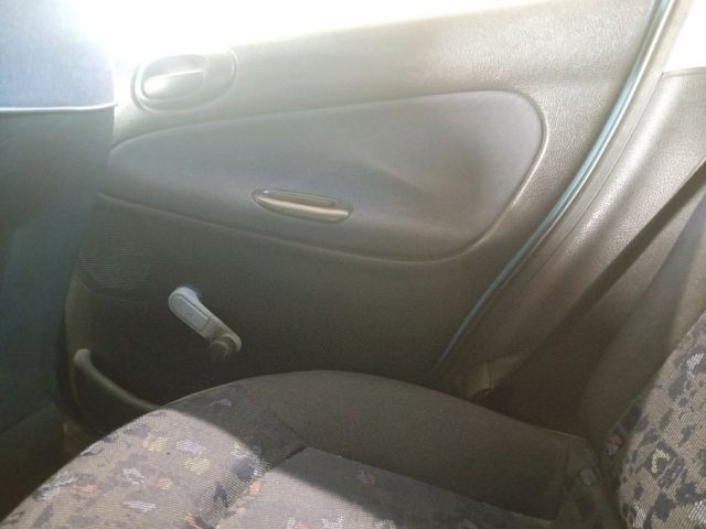 bontott PEUGEOT 206 Jobb Kalaptartó Tartó Konzol