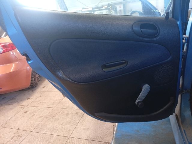 bontott PEUGEOT 206 Jobb Kalaptartó Tartó Konzol