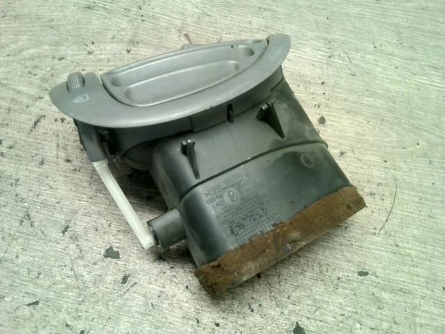 bontott PEUGEOT 206 Jobb Szellőző