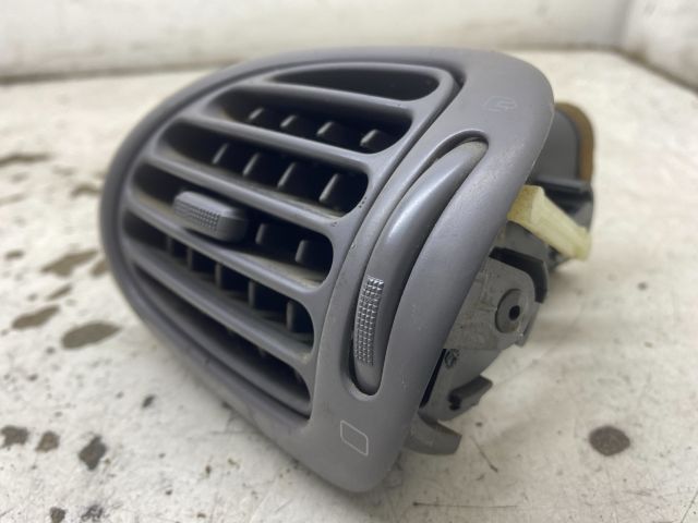 bontott PEUGEOT 206 Jobb Szellőző