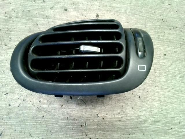 bontott PEUGEOT 206 Jobb Szellőző